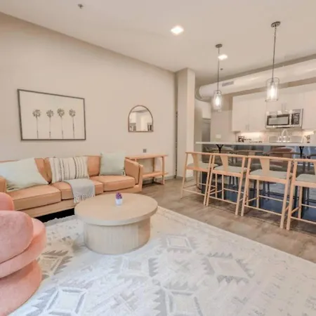 Luxury 2 Bedroom Apt